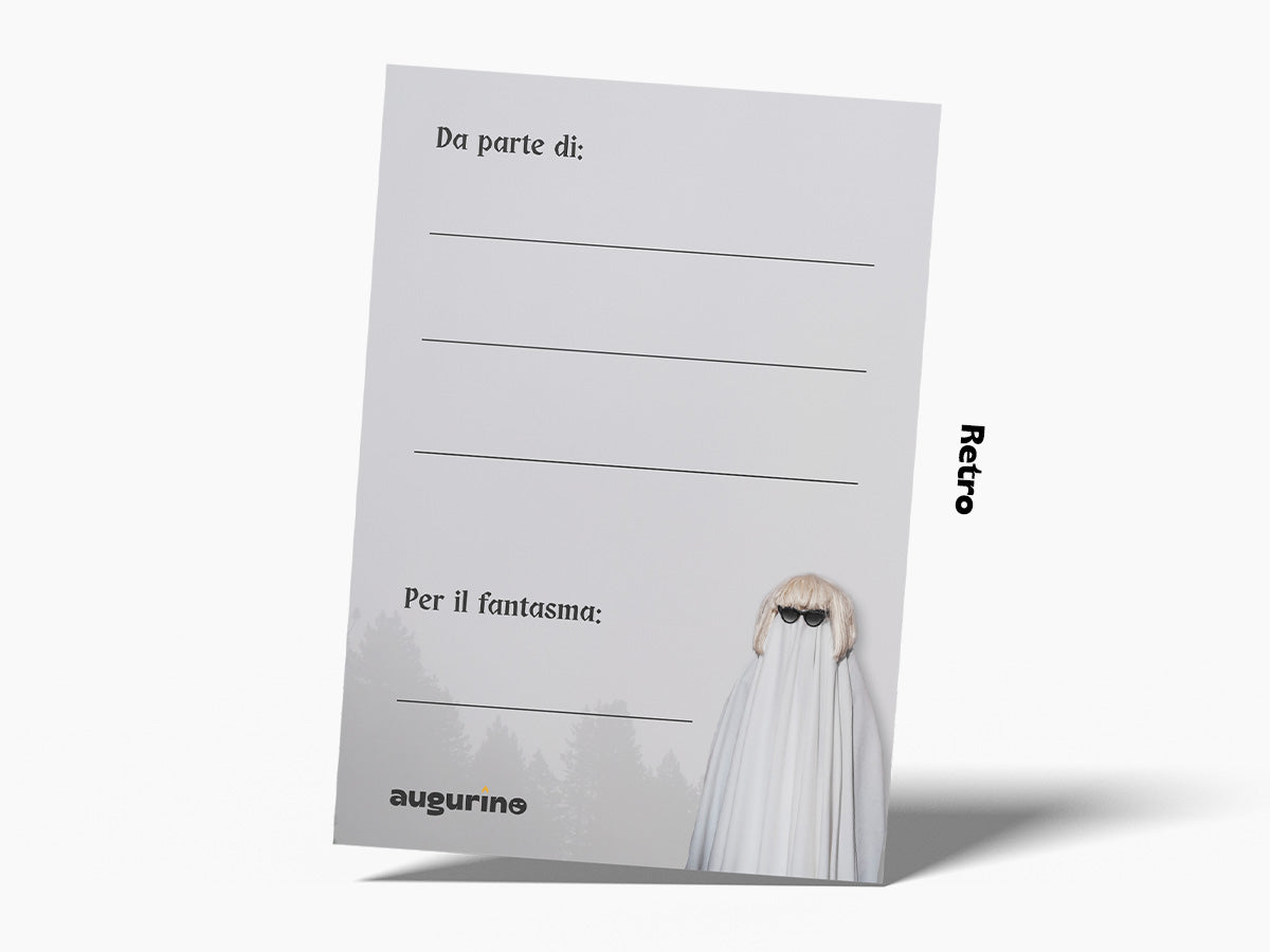 Mockup con busta da lettera bianca del biglietto di auguri stile attestato di fantasma sociale per chi non risponde mai al telefono dimensioni 12x17 cm