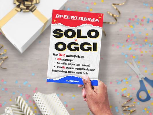 Mockup con mano che tiene un biglietto di auguri con scritta "offertissima" solo x oggi