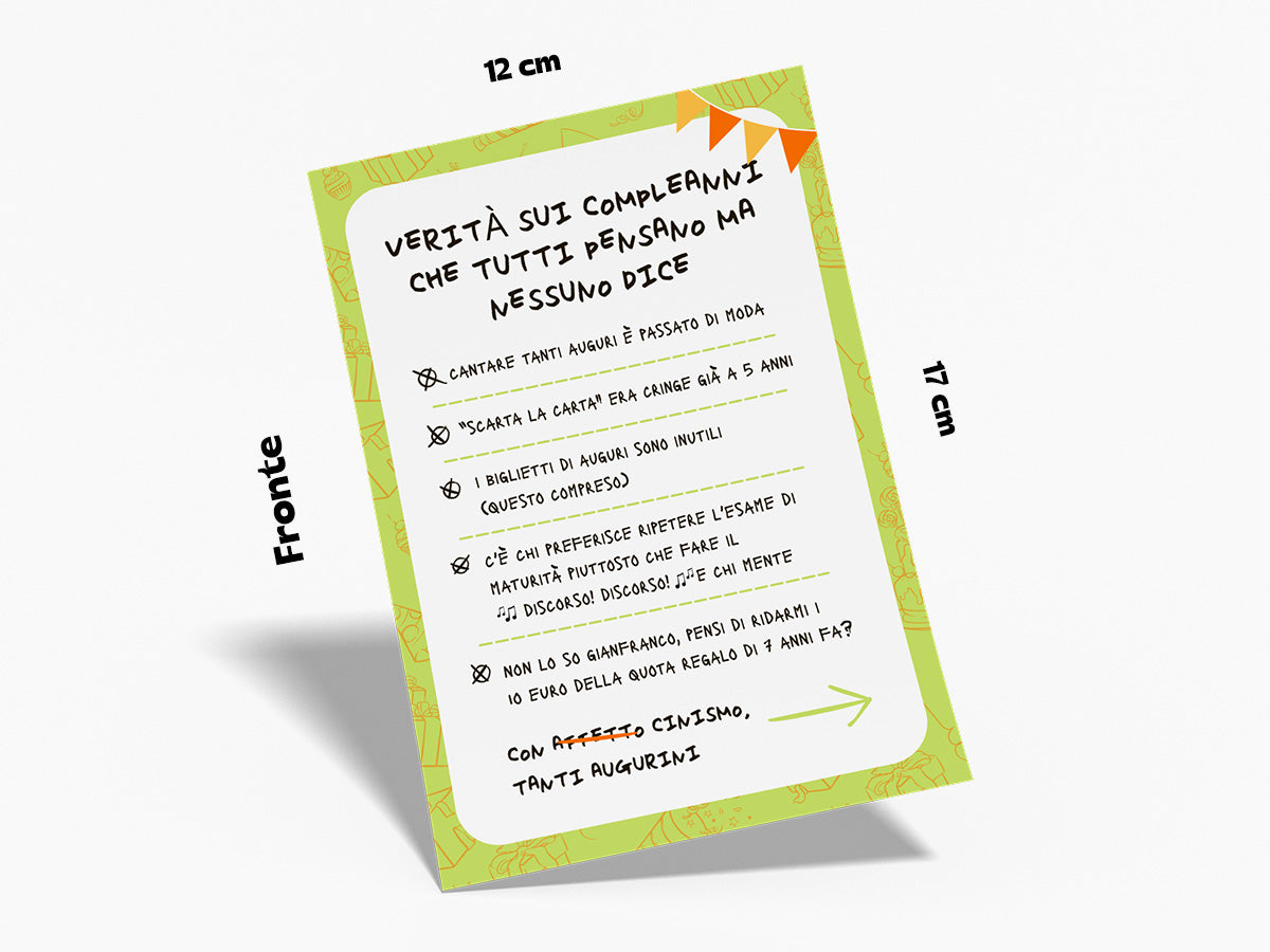 Mockup biglietto di auguri cinico con verità sui compleanni che tutti pensano ma nessuno dice di dimensioni 12x17 cm