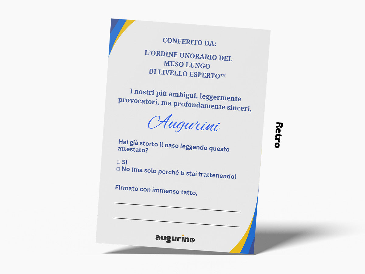 Mockup di augurino per biglietto ironico d'auguri simil attestato di permalosità per persone permalose vista retro